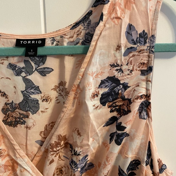 ❌SOLD❌ BLUSH FLORAL CHALLIS TANK - Picture 4 of 6